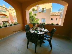 Balkón alebo terasa v ubytovaní Sage Palm Apartment BY NAMASTE ELITE