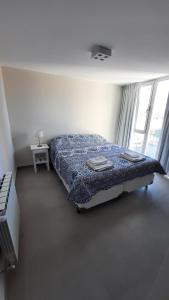 Ένα ή περισσότερα κρεβάτια σε δωμάτιο στο Amanecerpuertomadryn 2