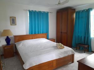 A bed or beds in a room at Ideal for kite surfer&family