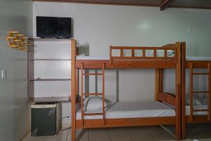 Uma ou mais camas em beliche em um quarto em Be Caju Hotel