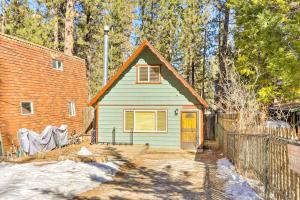 Gallery image of Cozy Big Bear Lake Cabin about 1 Mi to Skiing! in Big Bear Lake