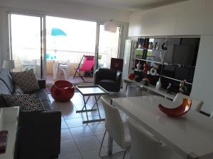 a living room with a couch and a table at Les sables d’or in Saint-Jean-de-Monts