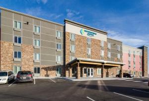 una representación de un hotel con aparcamiento en WoodSpring Suites Thornton-North Denver, en Thornton