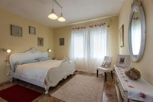 Ένα ή περισσότερα κρεβάτια σε δωμάτιο στο Una Stanza nel Parco