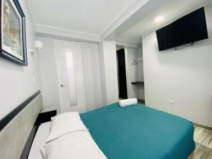 Cama o camas de una habitación en Hostal D' Rosas