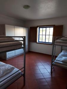 a room with two bunk beds and a window at Casa do Facho in São Martinho do Porto