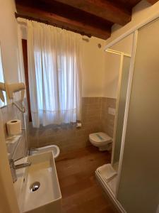 a bathroom with a sink and a toilet at Alloggi Ai Tessitori in Venice