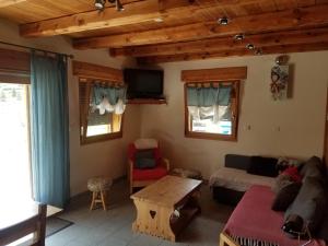 Et opholdsområde på Appartement 58m2 avec jardin & terrasse dans chalet