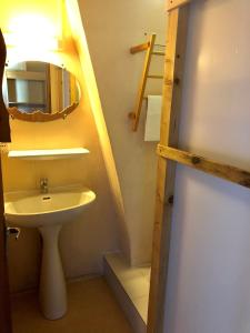 a bathroom with a sink and a mirror at Gîte La Grange au Bois in Viella