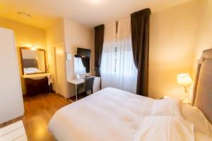 Postel nebo postele na pokoji v ubytování Hotel Viscardo