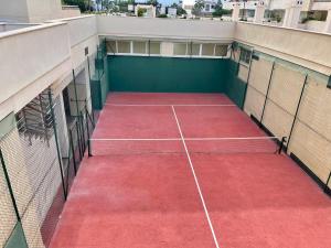 Tenis a/nebo squash v ubytování PUERTO BANUS BEACH MODERNO Apartamento nebo okolí