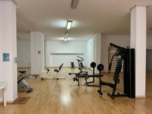 Fitness centrum a/nebo fitness zařízení v ubytování PUERTO BANUS BEACH MODERNO Apartamento