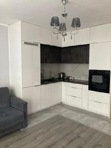 Kuchyňa alebo kuchynka v ubytovaní Apartamenty Marii Konopnickiej
