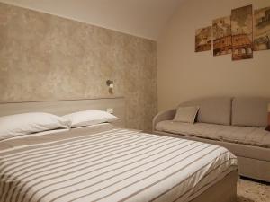 En eller flere senge i et værelse på Beatus Viator Guest House + 17 billeder