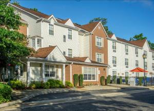 a large white house with brown brick at Extended Stay America Suites - Atlanta - Norcross - Peachtree Corners in Norcross