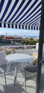 A balcony or terrace at Hotel Malibu Park