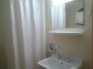 Koupelna v ubytování Oasis Hotel