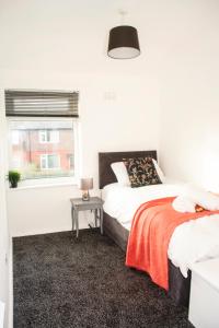 Foto da galeria de Trafford House - Stylish 3-bed home with private parking em Manchester