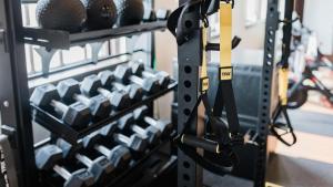 Fitness centrum a/nebo fitness zařízení v ubytování SCP Redmond Hotel