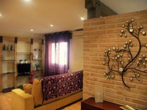 a living room with a couch and a brick wall at El Rinconcillo - centro histórico de Toledo in Toledo