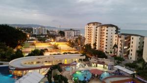 Bazén v ubytování Departamento 4 habitaciones 12 personas vista al mar 8vo piso Playa Almendro nebo v jeho okolí