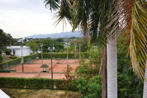 Tenis a/nebo squash v ubytování LAGOS DEL PEÑON nebo okolí