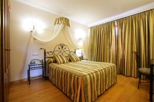 Postel nebo postele na pokoji v ubytování Hotel El Juglar
