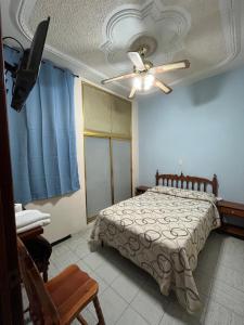 Postel nebo postele na pokoji v ubytování Hotel Paris