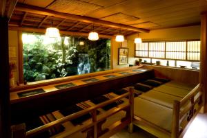 a restaurant with a large aquarium in the middle of the room at Toushinan Komeya in Ito