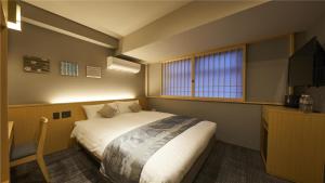 A bed or beds in a room at KYOTO GION HOTEL Még 27 kép