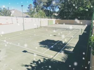 Tennis and/or squash facilities at Douglasgate BNB Apartments or nearby
