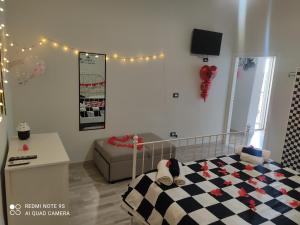 a childs bedroom with a bed and a couch at SCACCO MATTO Holiday House in Taranto