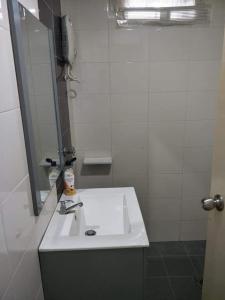 Ένα μπάνιο στο SQ Studio deviana Wakaf Che Yeh