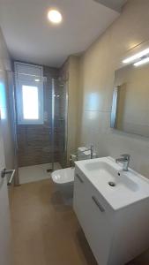 Bathroom sa Apartamentos Dins Mar Apto. 11
