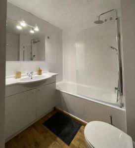 a bathroom with a sink and a tub and a toilet at Lujo y Confort en Can Taullar in Pla de l'Ermita