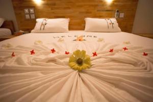 Postel nebo postele na pokoji v ubytování Veyvah Inn Maldives