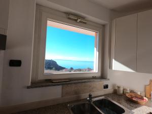 Kuchyň nebo kuchyňský kout v ubytování Splendida vista sul mare