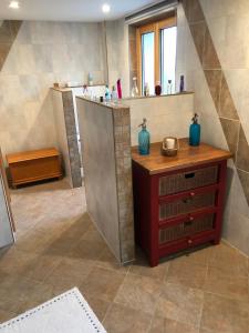 Bilik mandi di Albergo Diffuso Porrentruy
