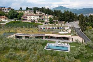 an aerial view of a house with a swimming pool at La Cipressina B&B in Cavaion Veronese
