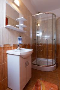 A bathroom at Erika Vendégház Még 37 kép