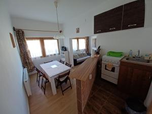 Η κουζίνα ή μικρή κουζίνα στο Jánk Apartman