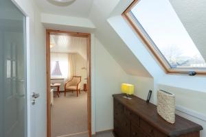 Ein Sitzbereich in der Unterkunft Hotel garni NordSeerose Greetsiel