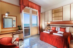 Posteľ alebo postele v izbe v ubytovaní Hotel Excelsior + 37 fotografií