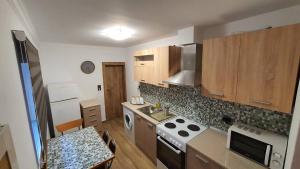Kuchyň nebo kuchyňský kout v ubytování FANES HOUSE