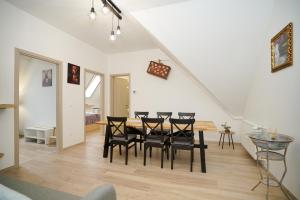 Posedenie v ubytovaní Koffer Apartman