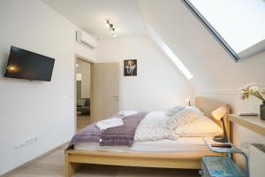 Posteľ alebo postele v izbe v ubytovaní Koffer Apartman