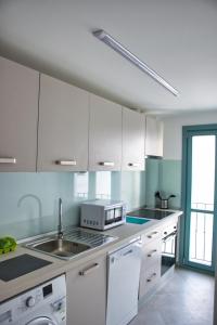 Kuchyň nebo kuchyňský kout v ubytování Covadonga 9 Apartments - Triana