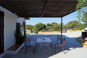 a patio with a table and two chairs and a table and a table and chairs at Casa Rural Recreo in El Gastor