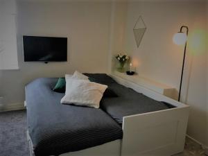 a bed with two pillows on it in a room at Mysig studiolägenhet i Västra Göteborg in Västra Frölunda