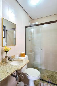Phòng tắm tại Charmoso apto a 200 m da rua mais turistica da cidade c Wifi e garagem